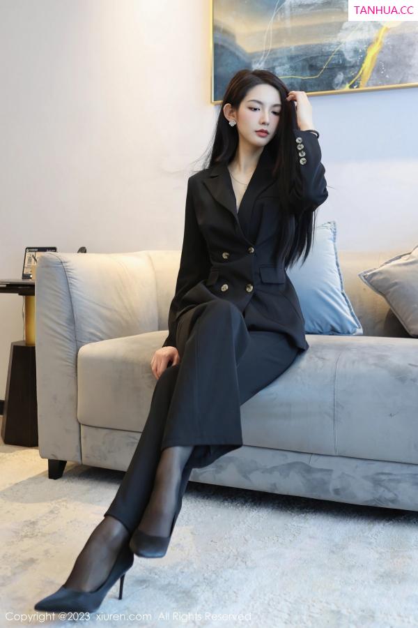   [XiuRen]高清写真图 2023.04.14 No.6576 乔一一 黑丝美腿第15张图片
